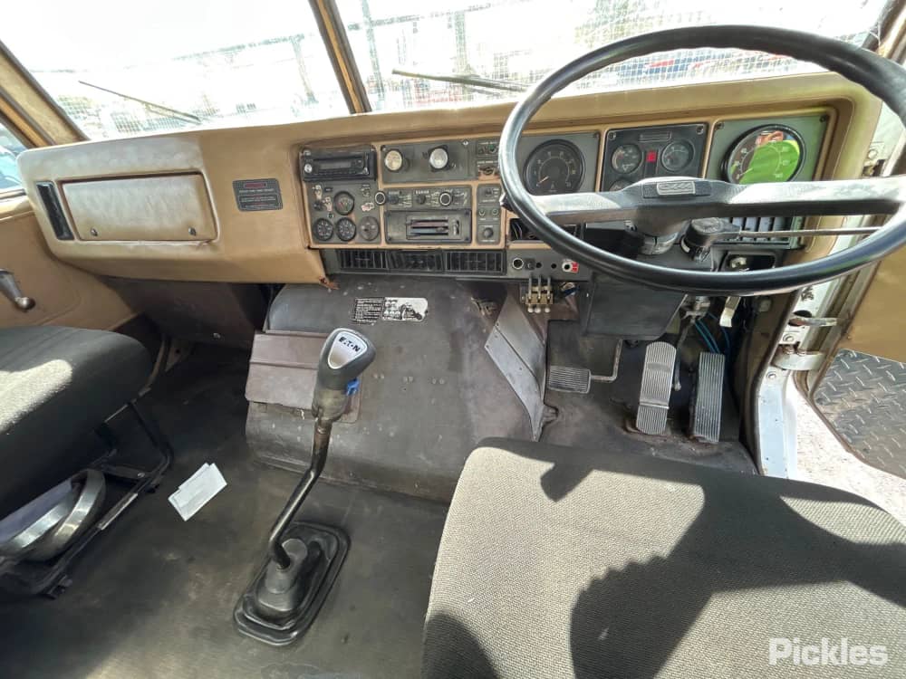 **Wrecking** 1987 International Transtar 4670 - Image 6