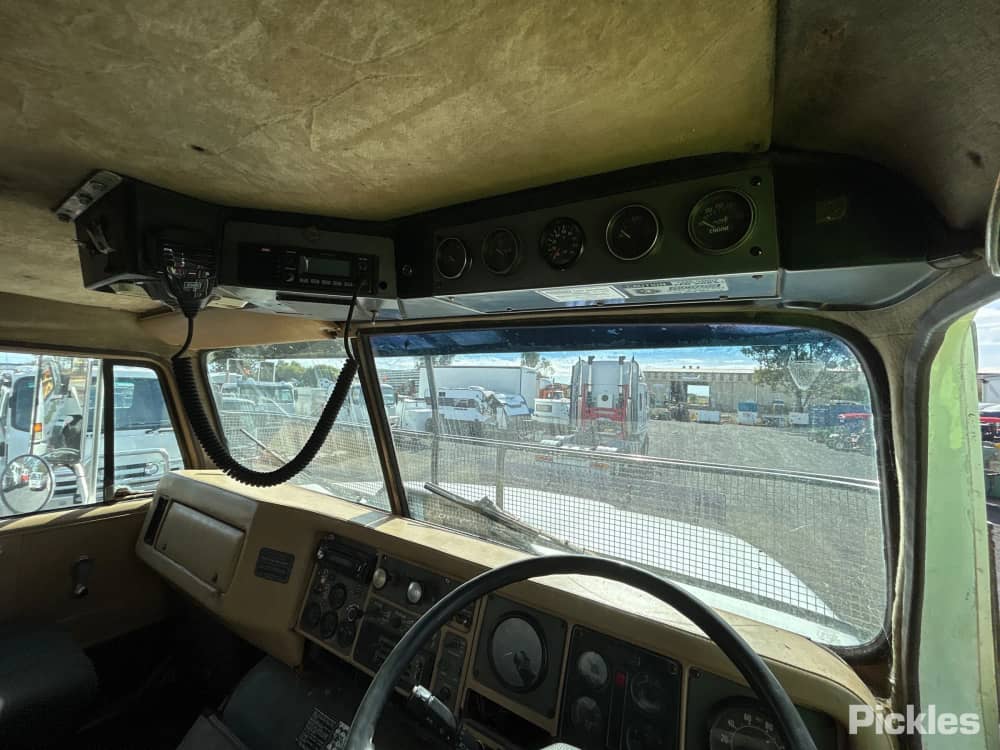 **Wrecking** 1987 International Transtar 4670 - Image 8