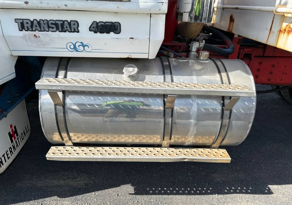 **Wrecking** 1987 International Transtar 4670 - Image 32