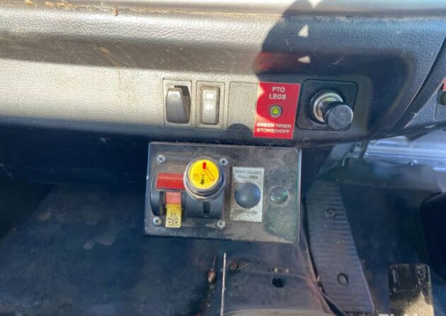 **Wrecking** 2016 Hino FG1J - Image 3