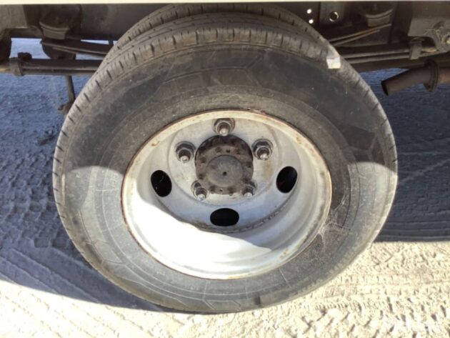 **Wrecking** 2011 Hino 300 616 - Image 9