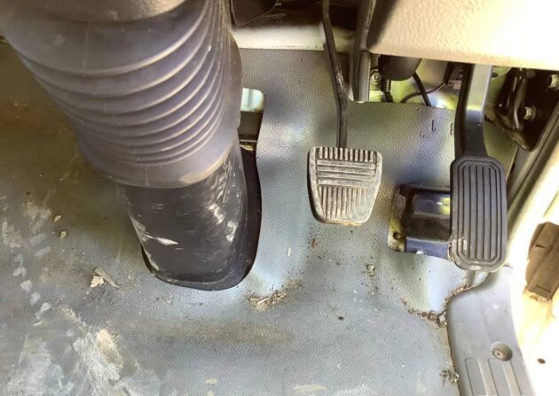**Wrecking** 2011 Hino 300 616 - Image 11