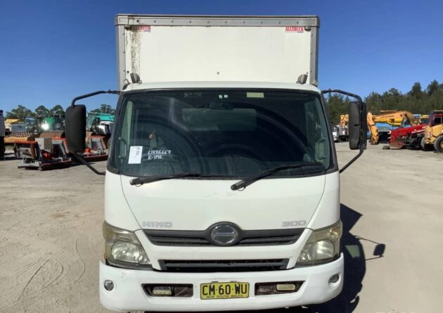 **Wrecking** 2011 Hino 300 616 - Image 26