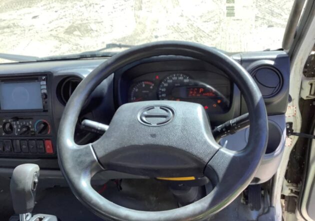 **Wrecking** 2011 Hino 300 616 - Image 32