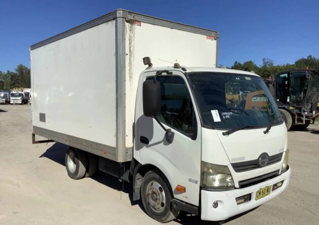 **Wrecking** 2011 Hino 300 616