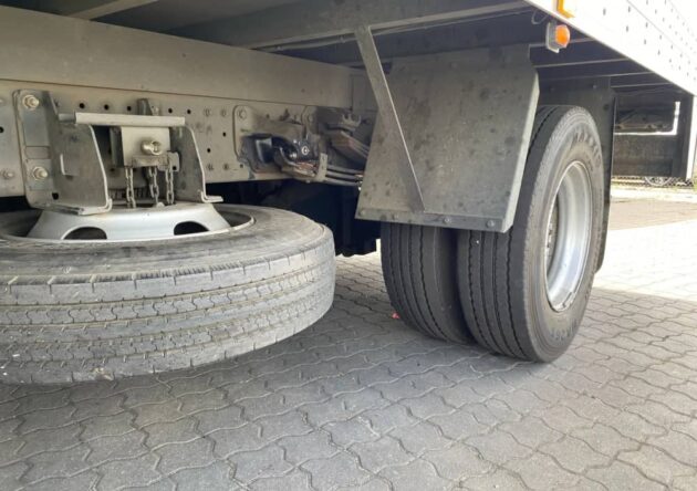**Wrecking** 2018 Hino 300 921 - Image 2