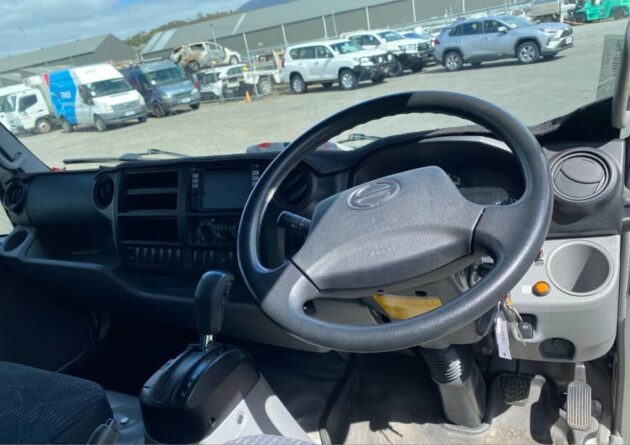 **Wrecking** 2018 Hino 300 921 - Image 16
