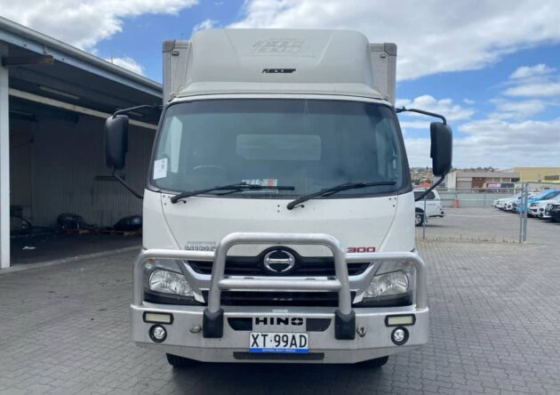 **Wrecking** 2018 Hino 300 921 - Image 19