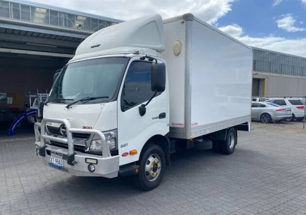 **Wrecking** 2018 Hino 300 921