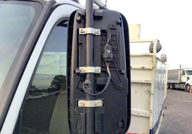 **Wrecking** 2015 Hino 300 716 - Image 3