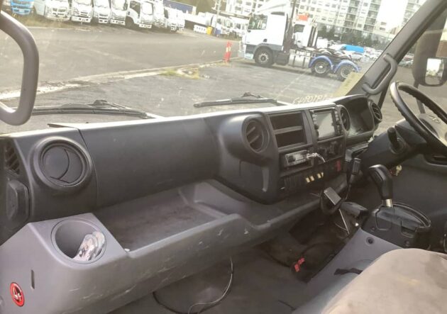 **Wrecking** 2015 Hino 300 716 - Image 17