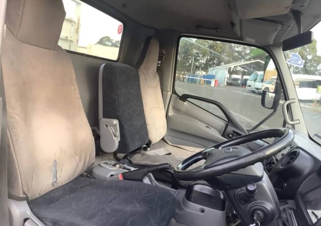 **Wrecking** 2015 Hino 300 716 - Image 21