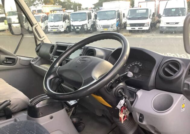 **Wrecking** 2015 Hino 300 716 - Image 22