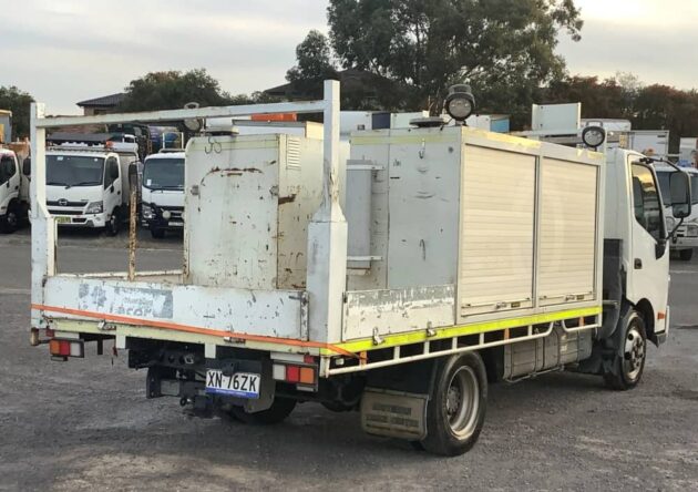 **Wrecking** 2015 Hino 300 716 - Image 24