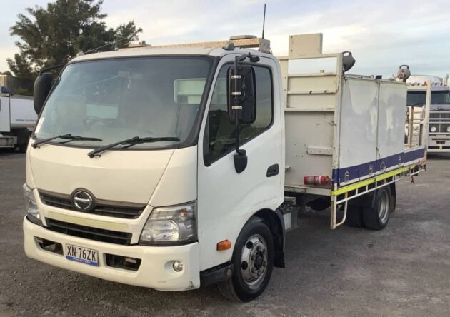 **Wrecking** 2015 Hino 300 716