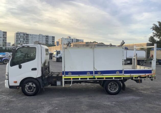 **Wrecking** 2015 Hino 300 716 - Image 26