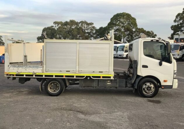 **Wrecking** 2015 Hino 300 716 - Image 27