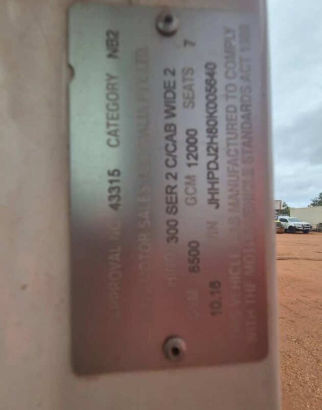 **Wrecking** 2016 Hino 300 921 - Image 3