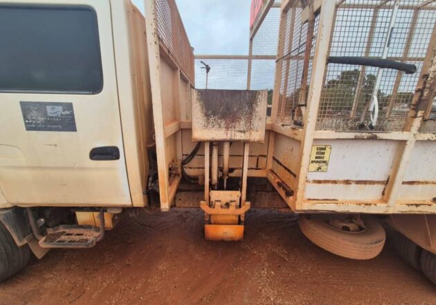 **Wrecking** 2016 Hino 300 921 - Image 6