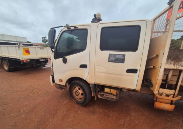 **Wrecking** 2016 Hino 300 921 - Image 10
