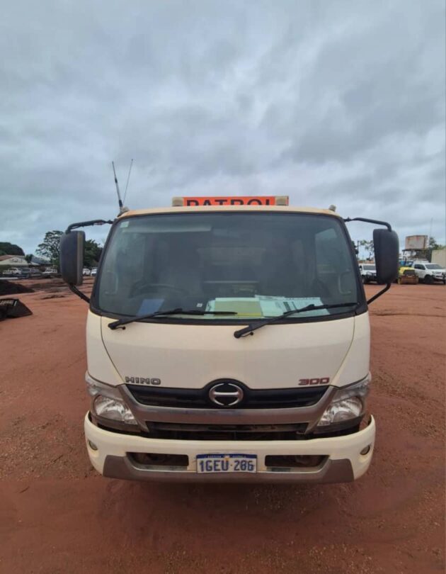 **Wrecking** 2016 Hino 300 921