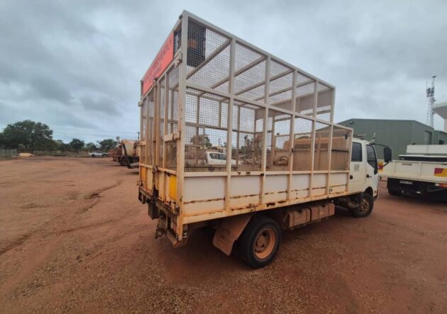 **Wrecking** 2016 Hino 300 921 - Image 15