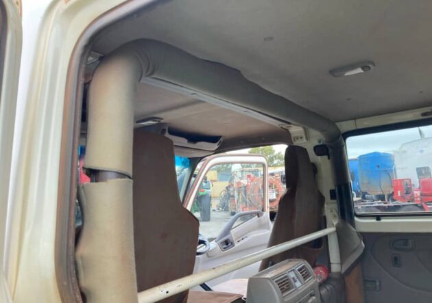 **Wrecking** 2017 Hino 300 616 - Image 2