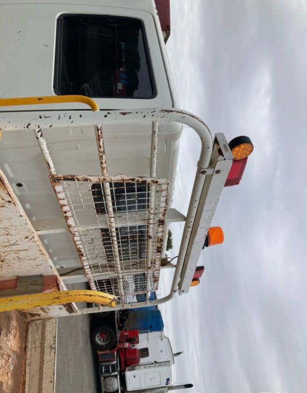 **Wrecking** 2017 Hino 300 616 - Image 3