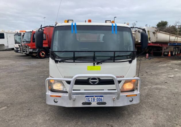 **Wrecking** 2017 Hino 300 616 - Image 27