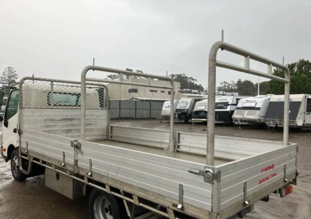 ** Wrecking** 2015 Hino 300 616 - Image 17
