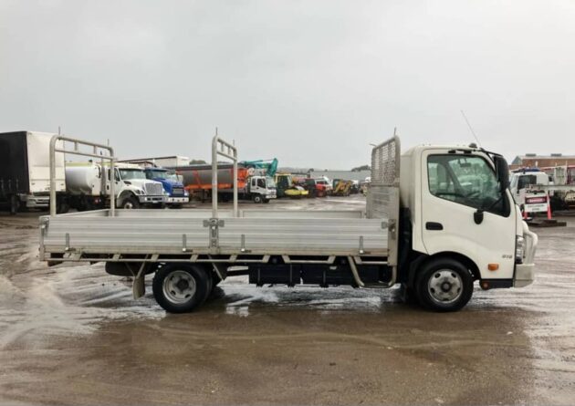 ** Wrecking** 2015 Hino 300 616 - Image 19