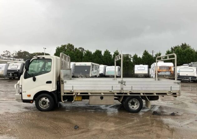 ** Wrecking** 2015 Hino 300 616 - Image 29