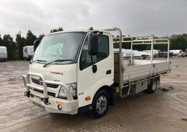 ** Wrecking** 2015 Hino 300 616 - Image 33