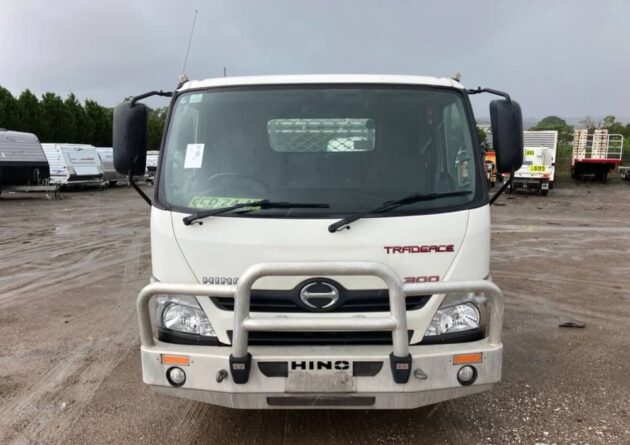 ** Wrecking** 2015 Hino 300 616