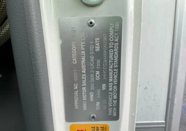 **Wrecking** 2020 Hino 300 616 - Image 6