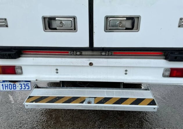**Wrecking** 2020 Hino 300 616 - Image 11