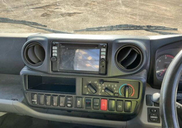 **Wrecking** 2018 Hino 300 616 - Image 4