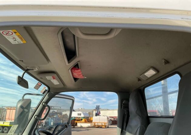 **Wrecking** 2018 Hino 300 616 - Image 9