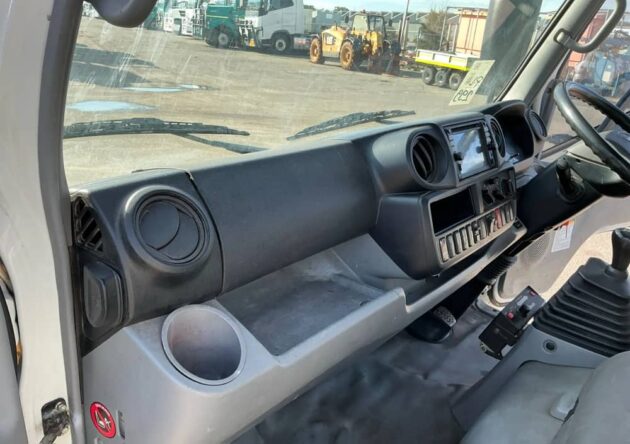 **Wrecking** 2018 Hino 300 616 - Image 13
