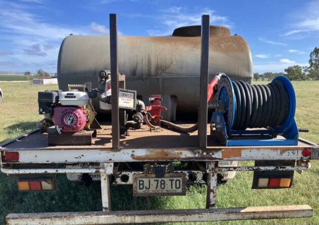 **Wrecking** 1995 Isuzu FSR550 - Image 11