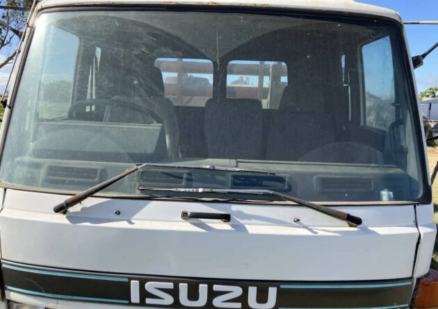**Wrecking** 1995 Isuzu FSR550 - Image 17