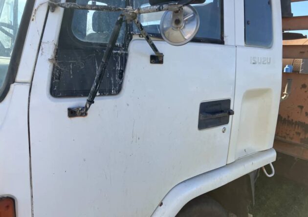 **Wrecking** 1995 Isuzu FSR550 - Image 18