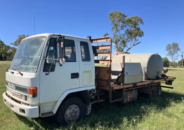 **Wrecking** 1995 Isuzu FSR550 - Image 55