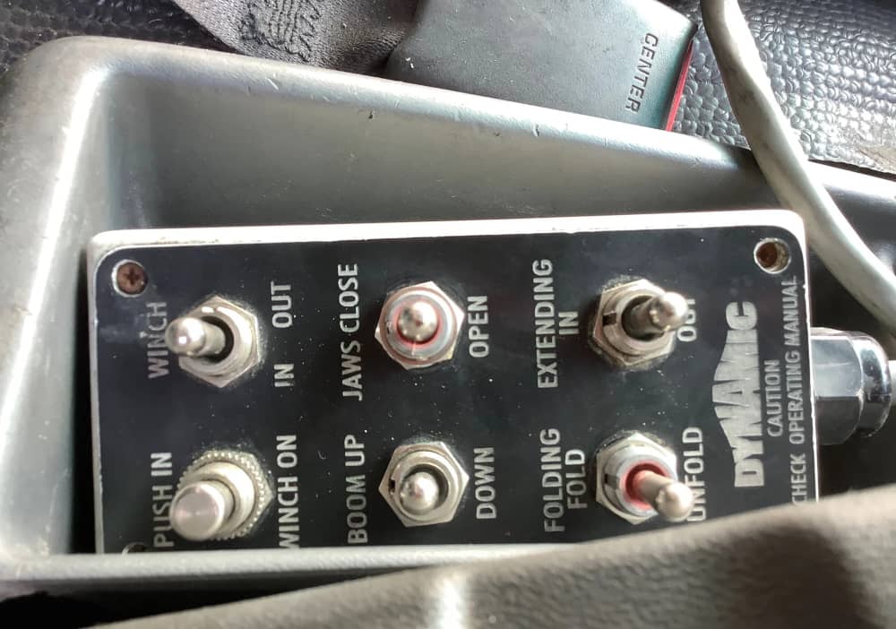 **Wrecking** 2004 Isuzu NPR - Image 2