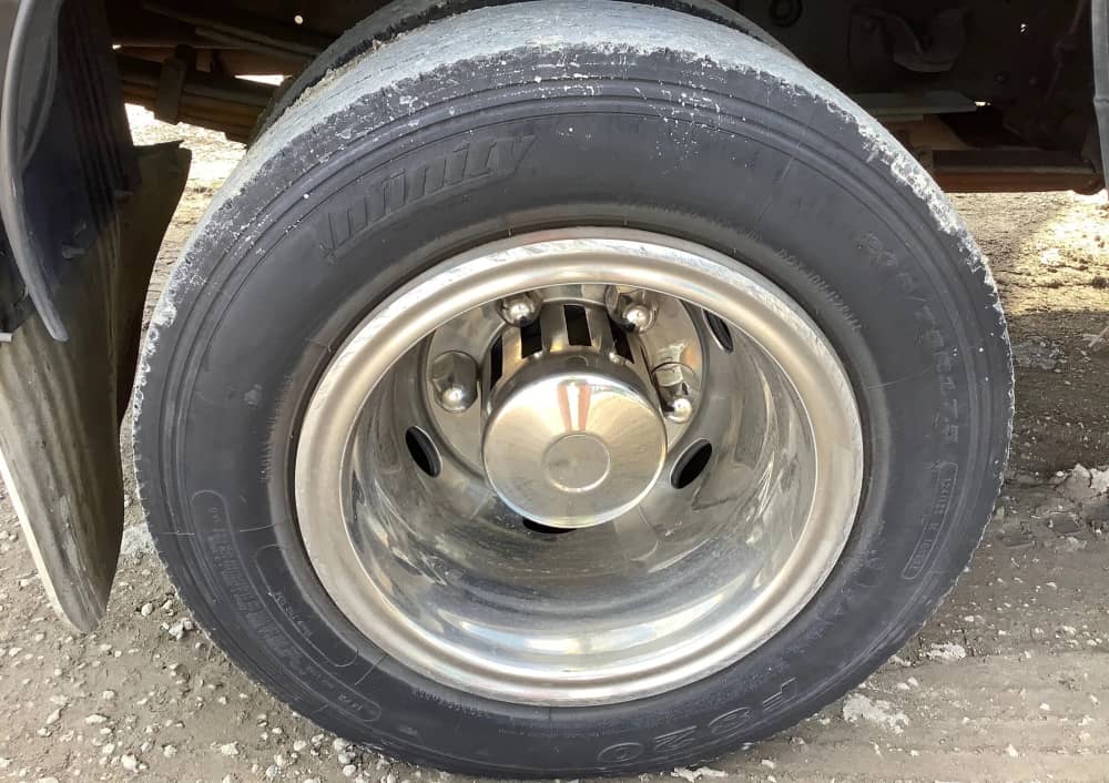 **Wrecking** 2004 Isuzu NPR - Image 3