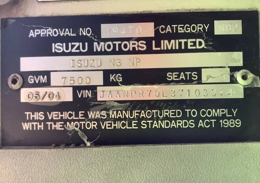 **Wrecking** 2004 Isuzu NPR - Image 5