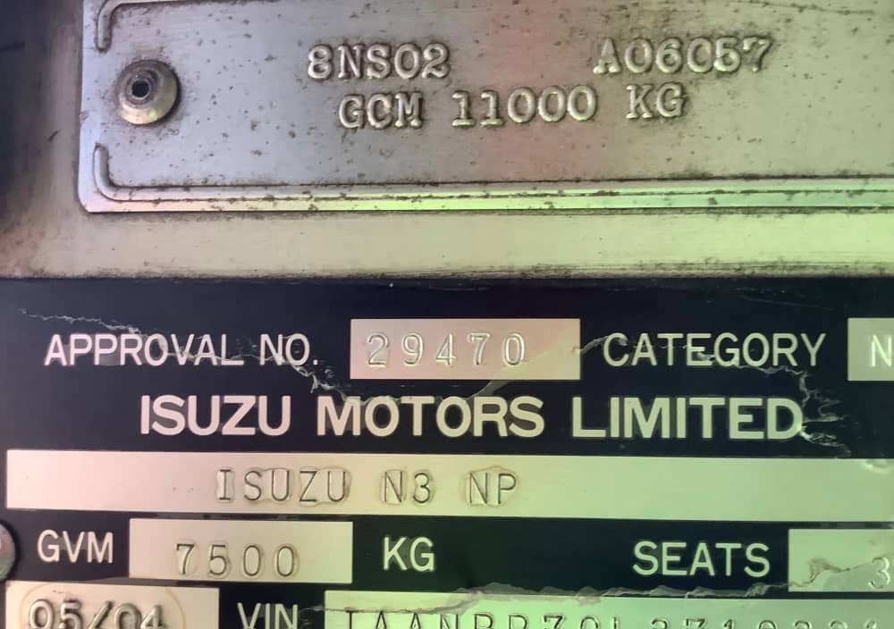 **Wrecking** 2004 Isuzu NPR - Image 6