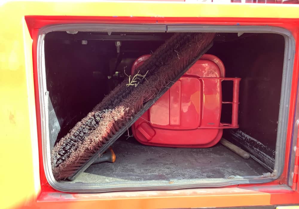 **Wrecking** 2004 Isuzu NPR - Image 13