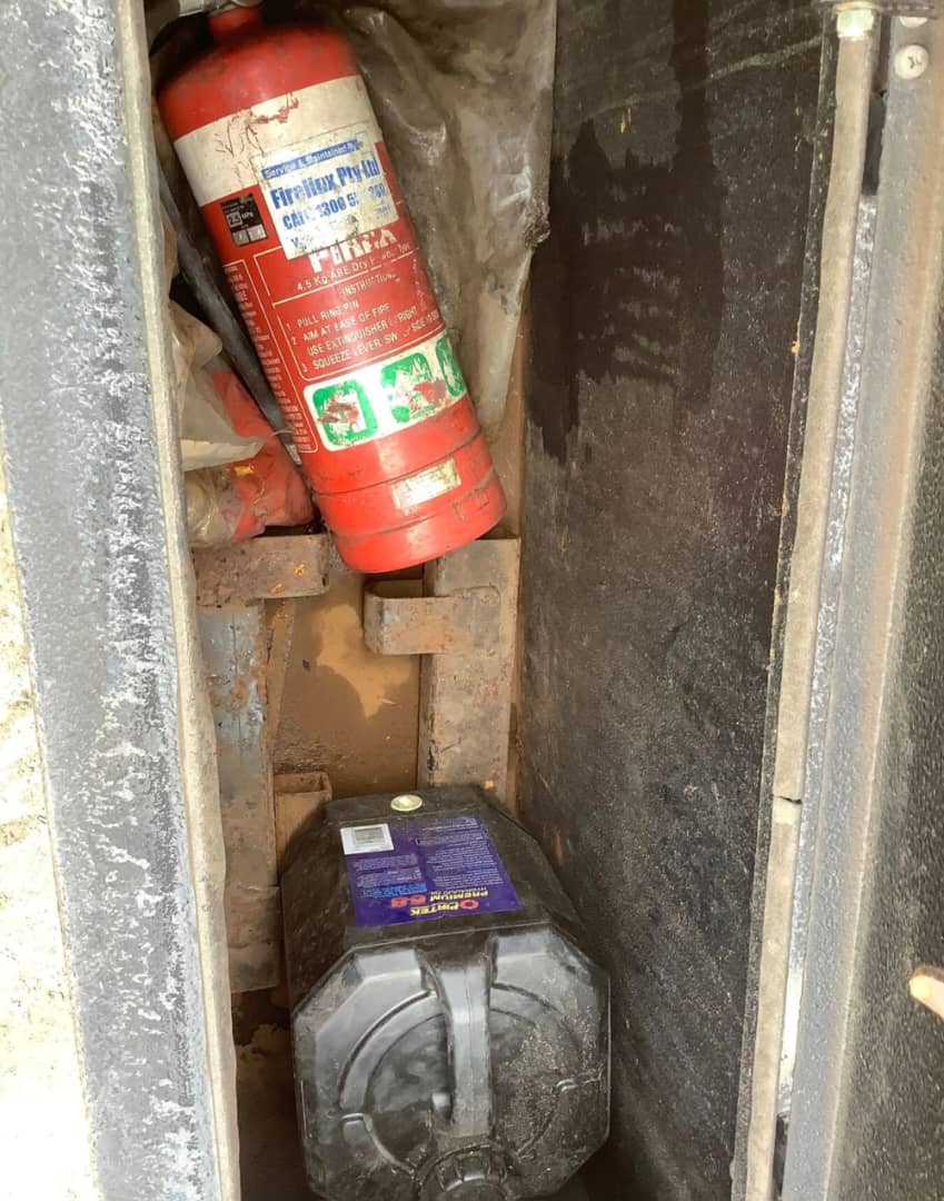 **Wrecking** 2004 Isuzu NPR - Image 15