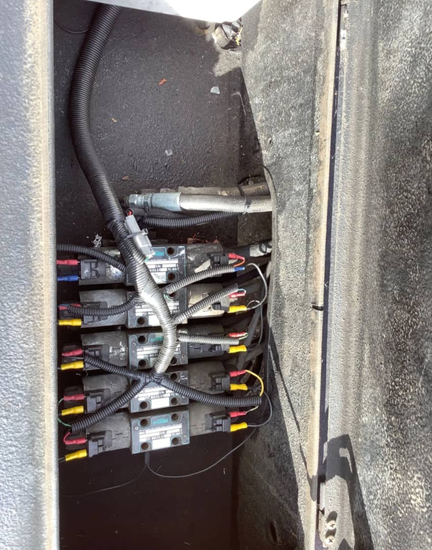 **Wrecking** 2004 Isuzu NPR - Image 16